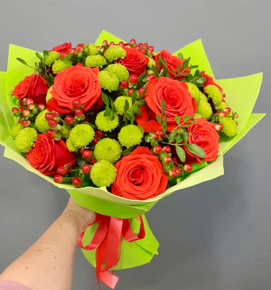 Букет цветов из: Хризантемы и Розы в Советском