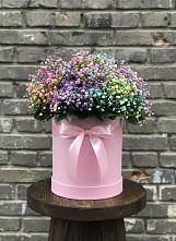 Цветочная композиция из Гипсофила и Розы в шляпной коробке в Советском