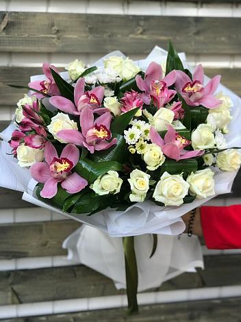 Букет цветов из: Розы и Хризантемы в Советском