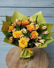 Букет цветов из:  Альстромерии и Розы в Советском