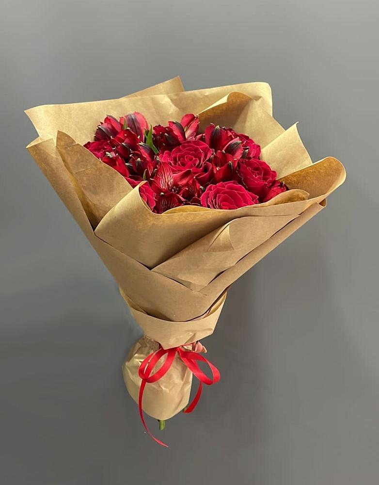 Букет цветов из: Альстромерии и Розы в Советском