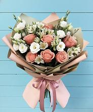 Букет цветов из:  Розы, Альстромерии и Лизиантусы в Советском