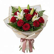 Букет цветов из:  Лилии и Розы в Советском