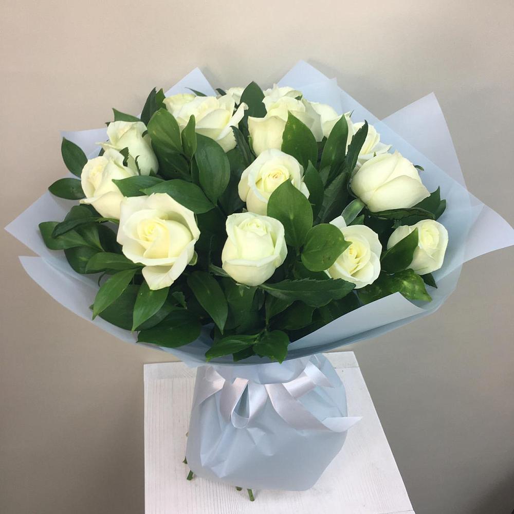 Букет 15 Белых роз Проуд в Советском