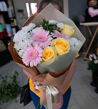 Букет цветов из:  Герберы, Розы и Хризантемы в Советском
