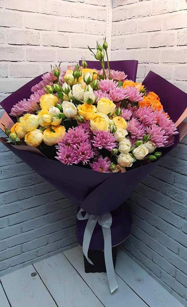Букет цветов из: Хризантемы и Розы в Советском