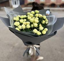 Букет Белые кустовые розы Солинеро в Советском