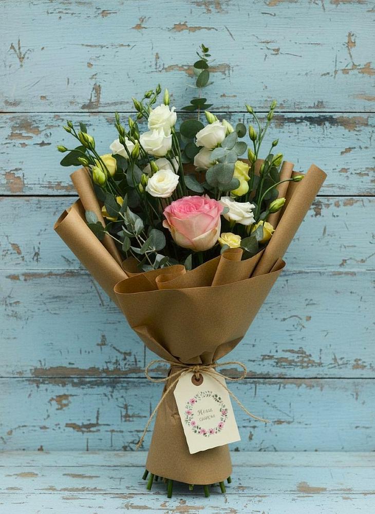 Букет цветов из: Розы и Лизиантусы в Советском