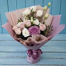 Букет цветов из:  Розы и Лизиантусы в Советском