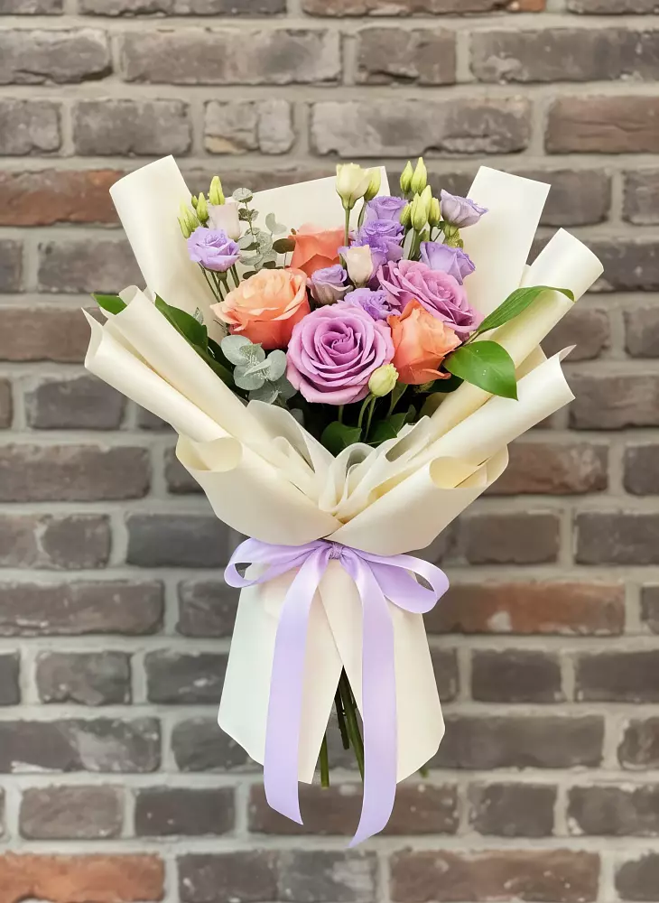 Букет цветов из: Лизиантусы и Розы в Советском