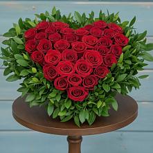 Цветочная композиция из Розы в виде сердца в Советском