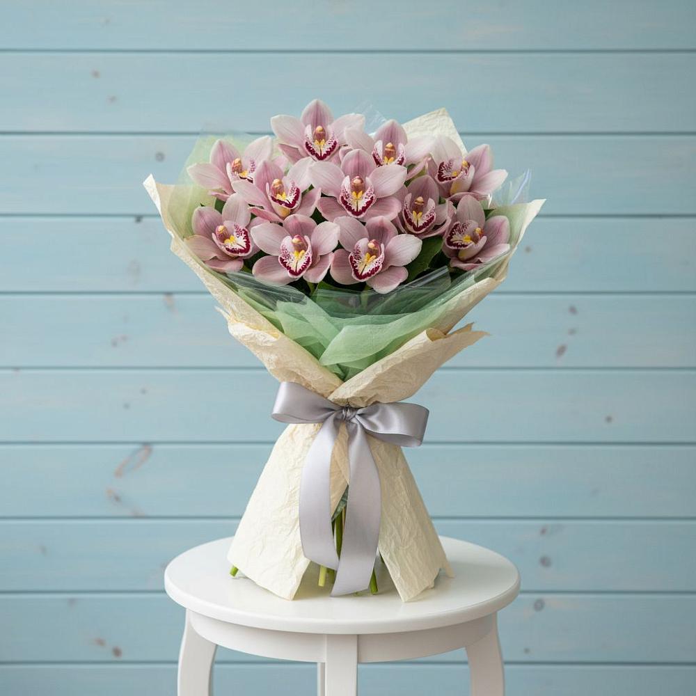 Букет цветов из: Орхидеи и Розы в Советском