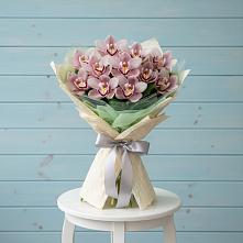 Букет цветов из:  Орхидеи и Розы #REPLACE_PRED# Советском