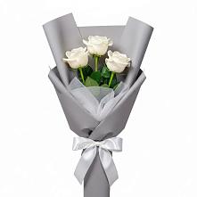 Букет 3 белые розы в Советском