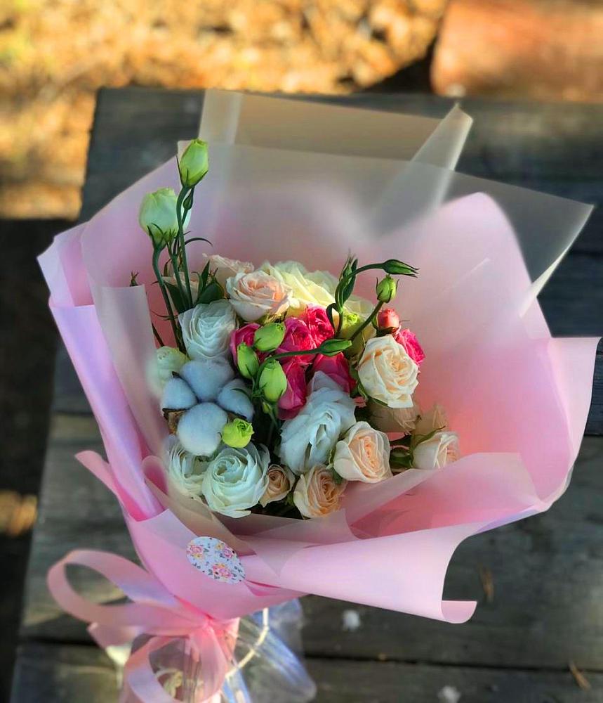 Букет цветов из: Розы и Лизиантусы в Советском