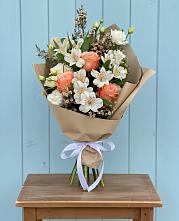 Букет цветов из:  Альстромерии, Лизиантусы, Розы и Хризантемы #REPLACE_PRED# Советском