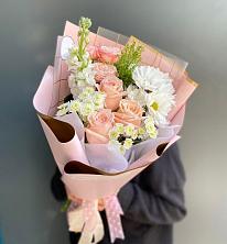 Букет цветов из:  Хризантемы и Розы в Советском