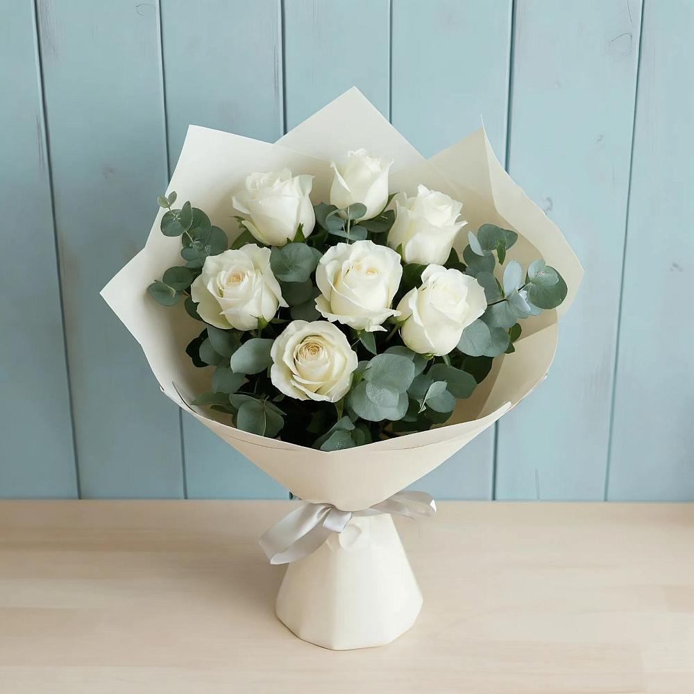 Букет Белые розы в Эвкалипте в Советском