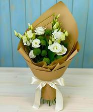 Букет цветов из:  Хризантемы и Лизиантусы в Советском