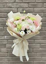 Букет цветов из:  Гвоздики, Розы, Лизиантусы и Хризантемы #REPLACE_PRED# Советском