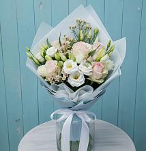 Букет цветов из:  Розы и Лизиантусы в Советском