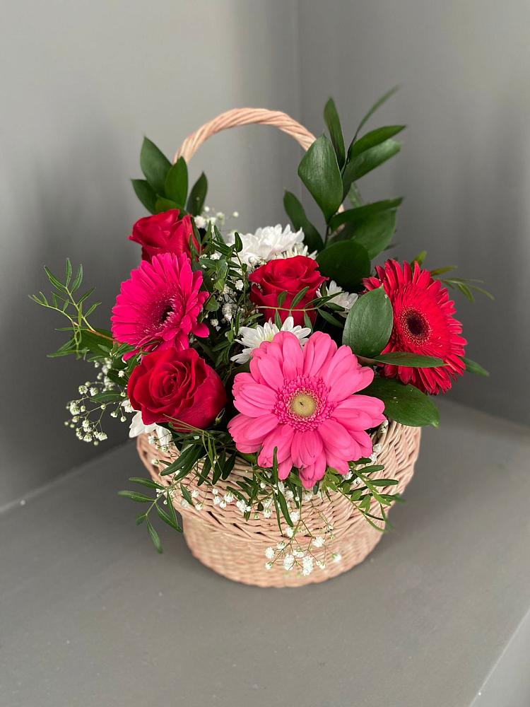 Цветочная композиция из Розы, Хризантемы и Герберы в корзине в Советском