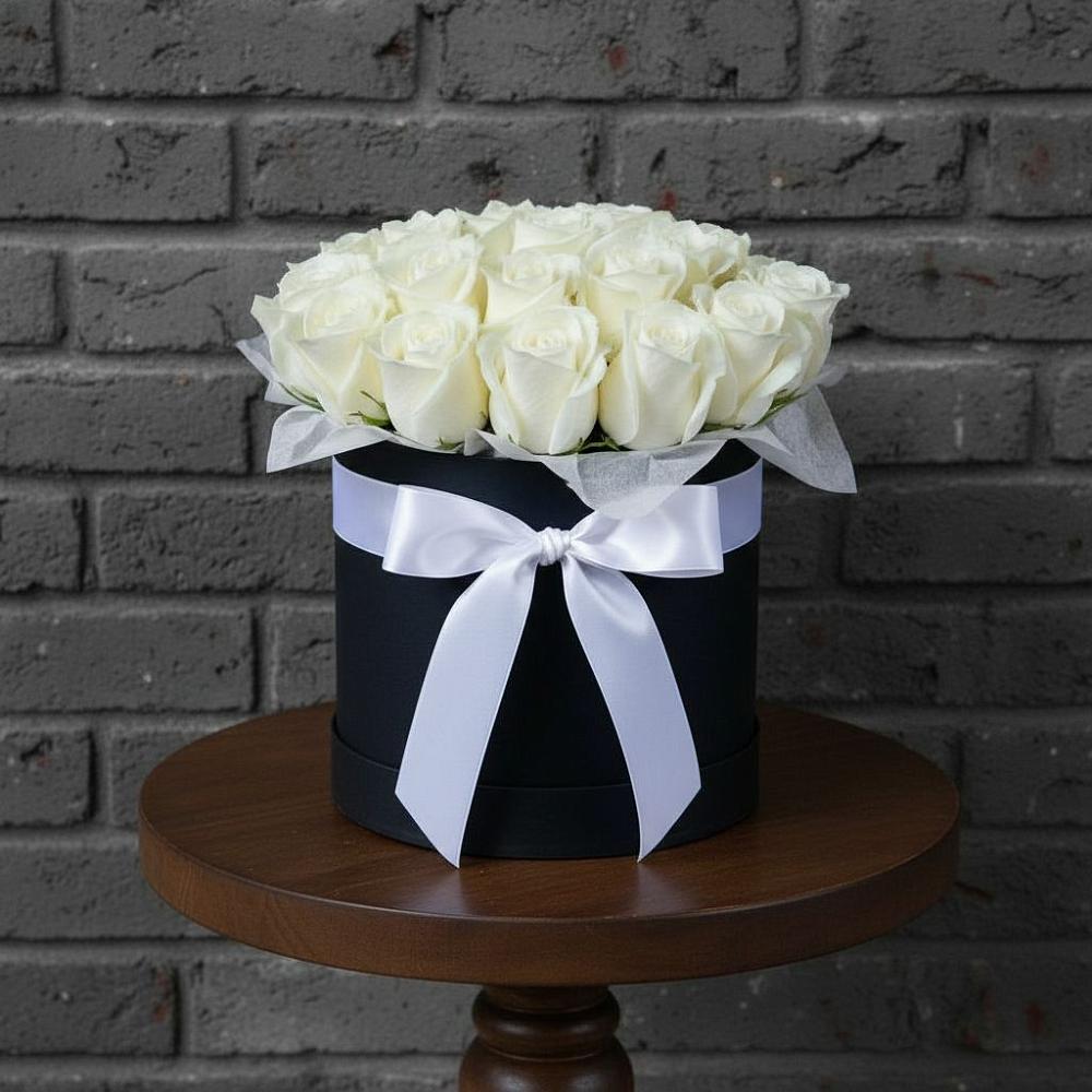 Цветочная композиция из Розы в шляпной коробке в Советском