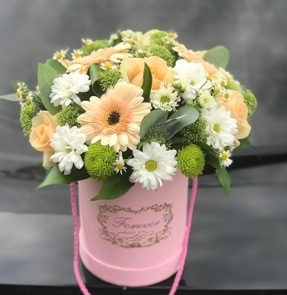 Цветочная композиция из Розы, Герберы и Хризантемы в шляпной коробке в Советском