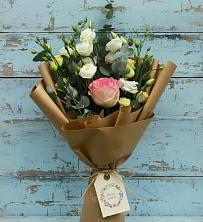 Букет цветов из:  Розы и Лизиантусы в Советском