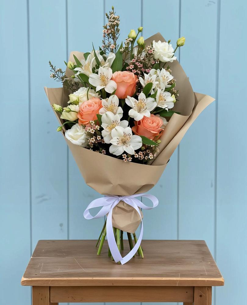 Букет цветов из: Альстромерии, Лизиантусы, Розы и Хризантемы в Советском