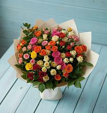 Букет Микс из разноцветных кустовых роз в Советском
