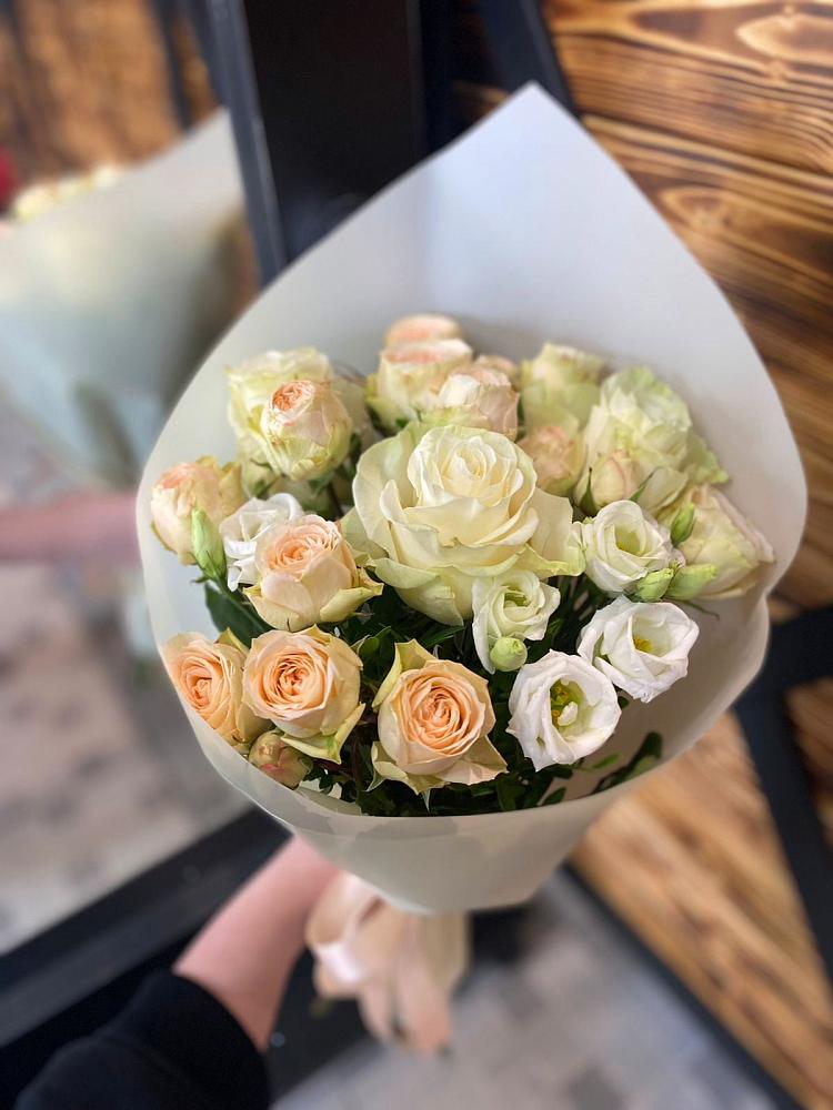 Букет цветов из: Розы и Лизиантусы в Советском