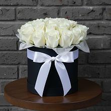 Цветочная композиция из Розы в шляпной коробке в Советском